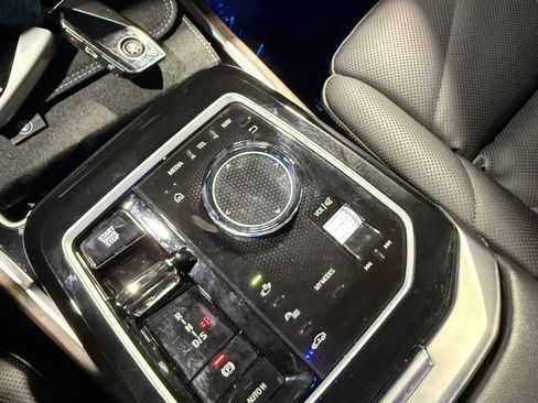 Used 2023 BMW 740i w/ Parking Assistance Package RWD image 79