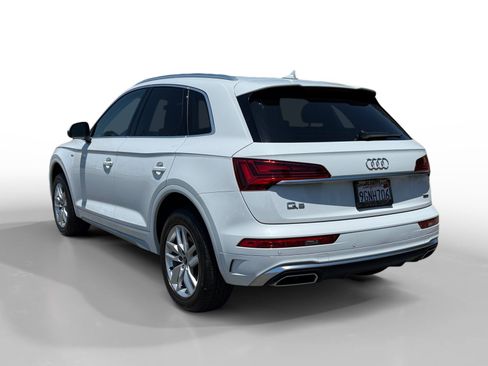 Used 2023 Audi Q5 2.0T Premium w/ Convenience Package AWD/4WD image 3