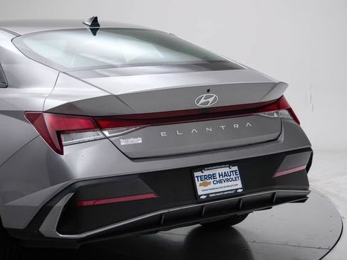 Used 2024 Hyundai Elantra SEL FWD image 4