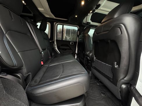 Used 2025 Jeep Wrangler Unlimited Rubicon 4xe image 26