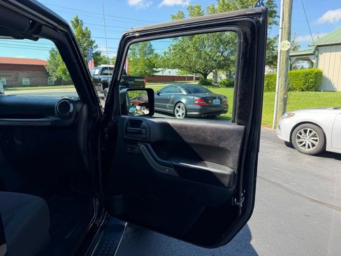 Used 2016 Jeep Wrangler Sport w/ Quick Order Package 24S AWD/4WD image 18