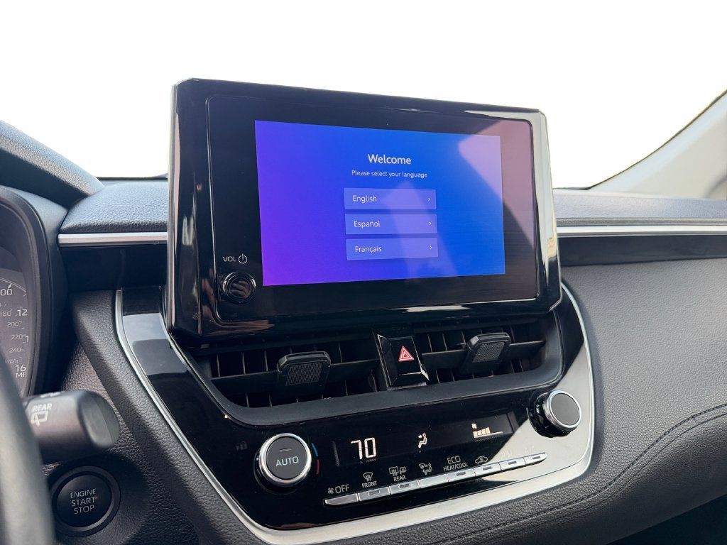 Used 2025 Toyota Corolla Cross LE FWD image 14