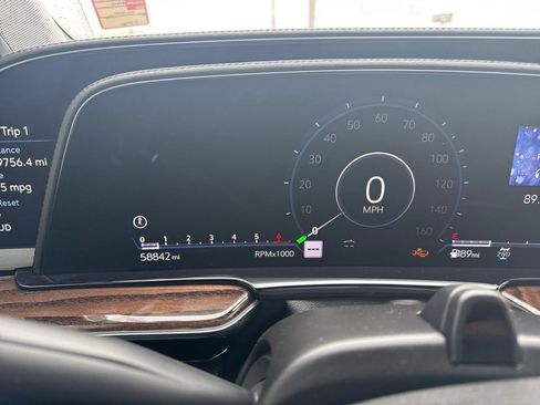 Certified 2022 Cadillac Escalade Premium Luxury Platinum image 9