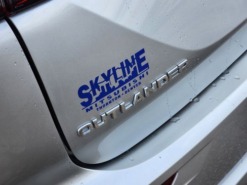 Used 2022 Mitsubishi Outlander SE image 8