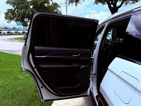 Used 2023 Jeep Grand Cherokee L Limited AWD/4WD image 26