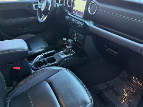 Used 2021 Jeep Wrangler Unlimited Sahara AWD/4WD image 18