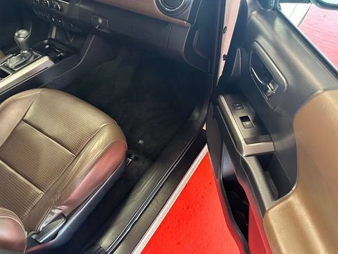 Certified 2023 Toyota Tacoma Limited AWD/4WD image 15