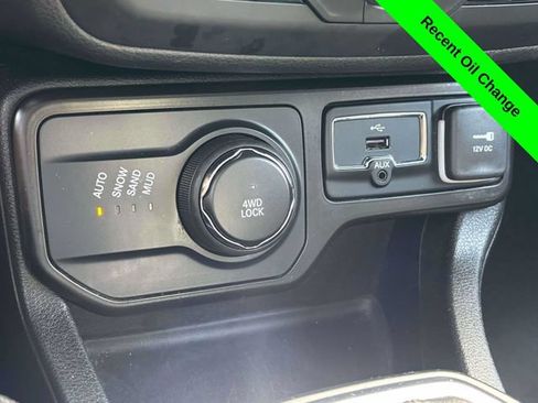 Used 2023 Jeep Renegade Latitude AWD/4WD image 20