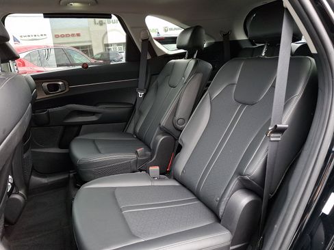 Certified 2023 Kia Sorento X-Line EX image 9
