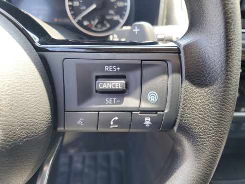 Used 2022 Nissan Rogue SV image 12