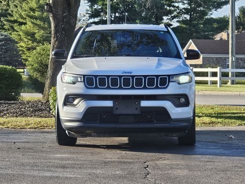 Used 2022 Jeep Compass Latitude image 2