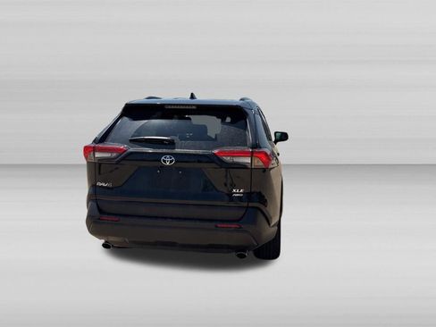 Used 2025 Toyota RAV4 XLE AWD/4WD image 5
