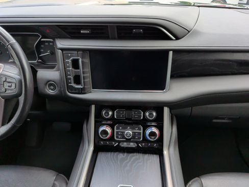 Used 2021 GMC Yukon Denali w/ Denali Premium Package image 34