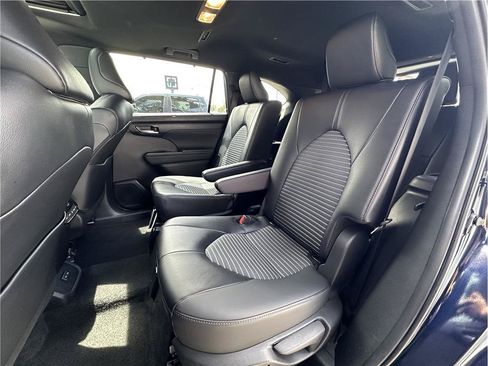 Used 2025 Toyota Highlander XSE AWD/4WD image 16