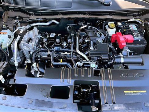 Used 2025 Nissan Kicks SR image 13