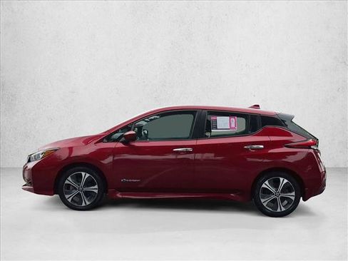 Used 2018 Nissan Leaf SV w/ SV Technology Package FWD image 9