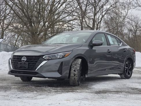 Used 2025 Nissan Sentra SV image 8