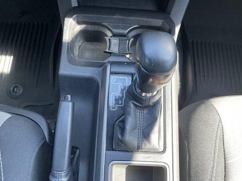 Used 2021 Toyota Tacoma TRD Off-Road AWD/4WD image 15