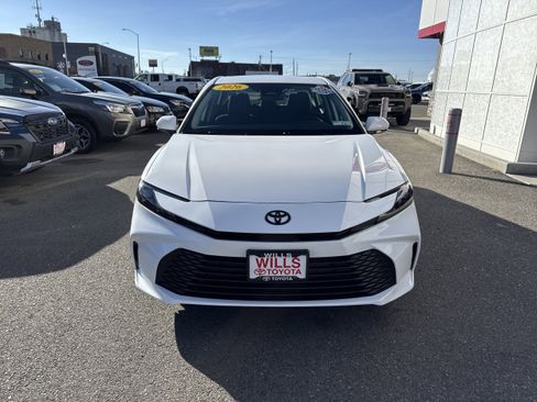 Used 2026 Toyota Camry LE image 5