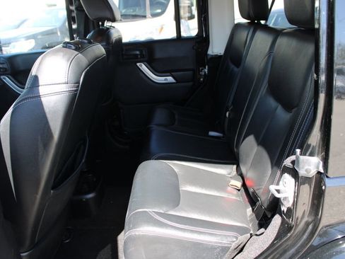 Used 2015 Jeep Wrangler Unlimited Sahara AWD/4WD image 14