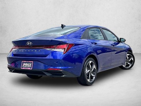 Used 2023 Hyundai Elantra SEL w/ Convenience Package FWD image 2