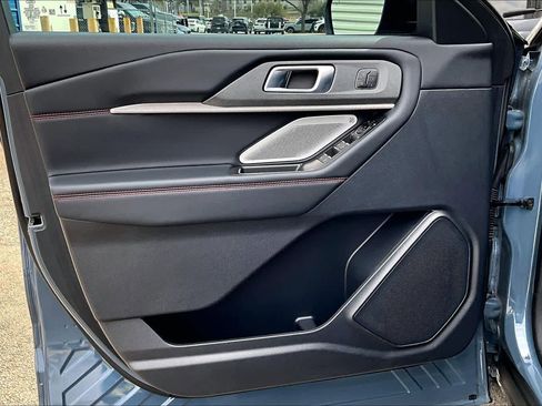 Used 2025 Ford Explorer ST image 24