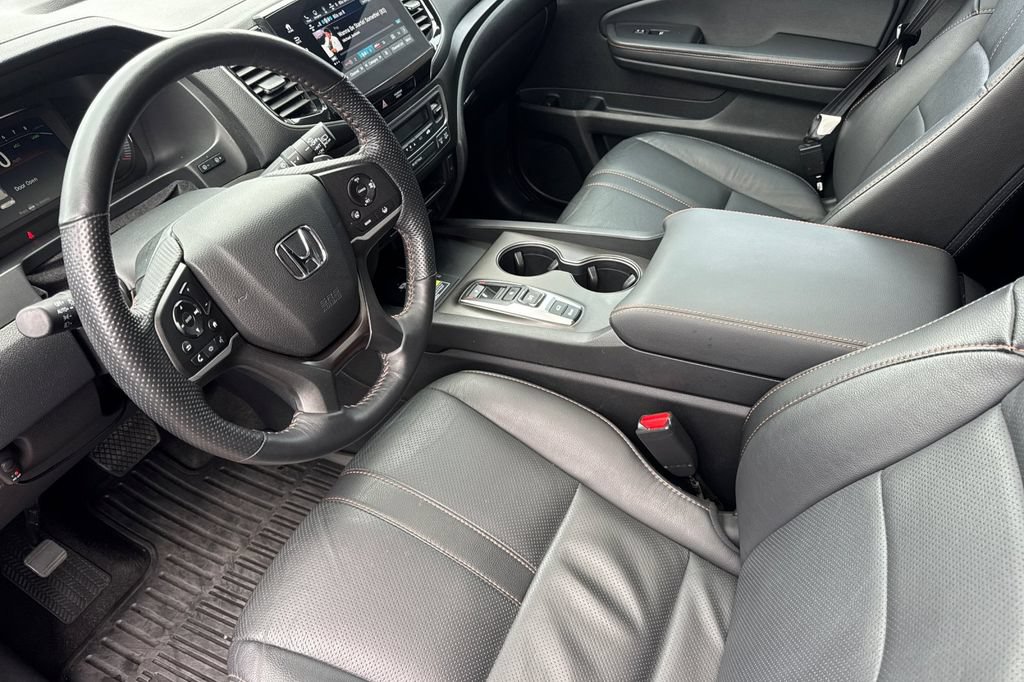 Used 2025 Honda Passport TrailSport image 12