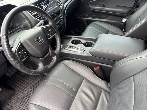 Used 2025 Honda Passport TrailSport image 12