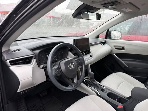 Used 2023 Toyota Corolla Cross L image 8