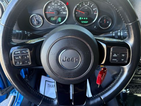 Used 2015 Jeep Wrangler Unlimited Sahara AWD/4WD image 14