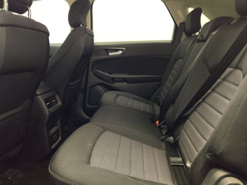 Used 2018 Ford Edge SE FWD image 18