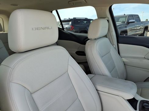 Used 2022 GMC Acadia Denali w/ Denali Technology Package image 12