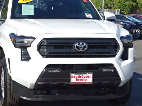 Certified 2025 Toyota Tacoma SR5 AWD/4WD image 4