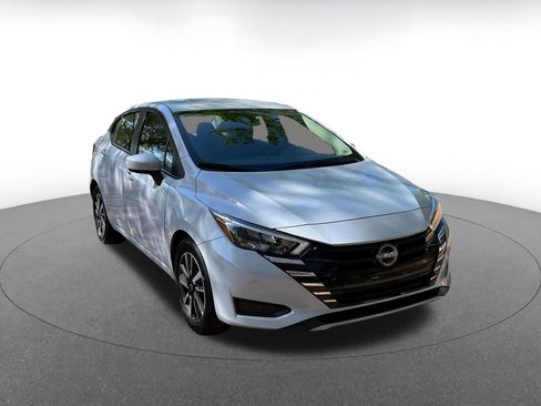 Used 2025 Nissan Versa SV image 1