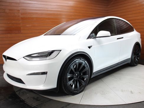 Used 2023 Tesla Model X image 4