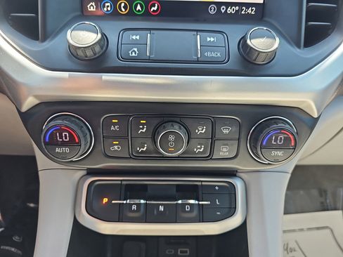 Used 2020 GMC Acadia SLT FWD image 21