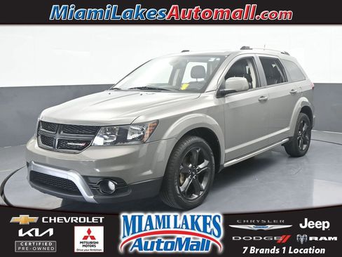 Used 2020 Dodge Journey Crossroad image 1
