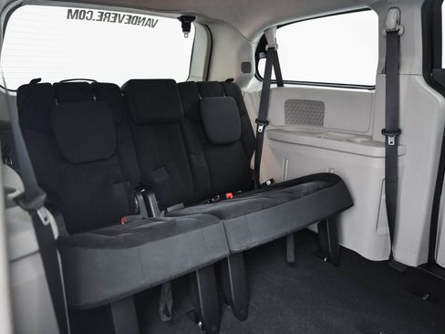 Used 2019 Dodge Grand Caravan SE image 14