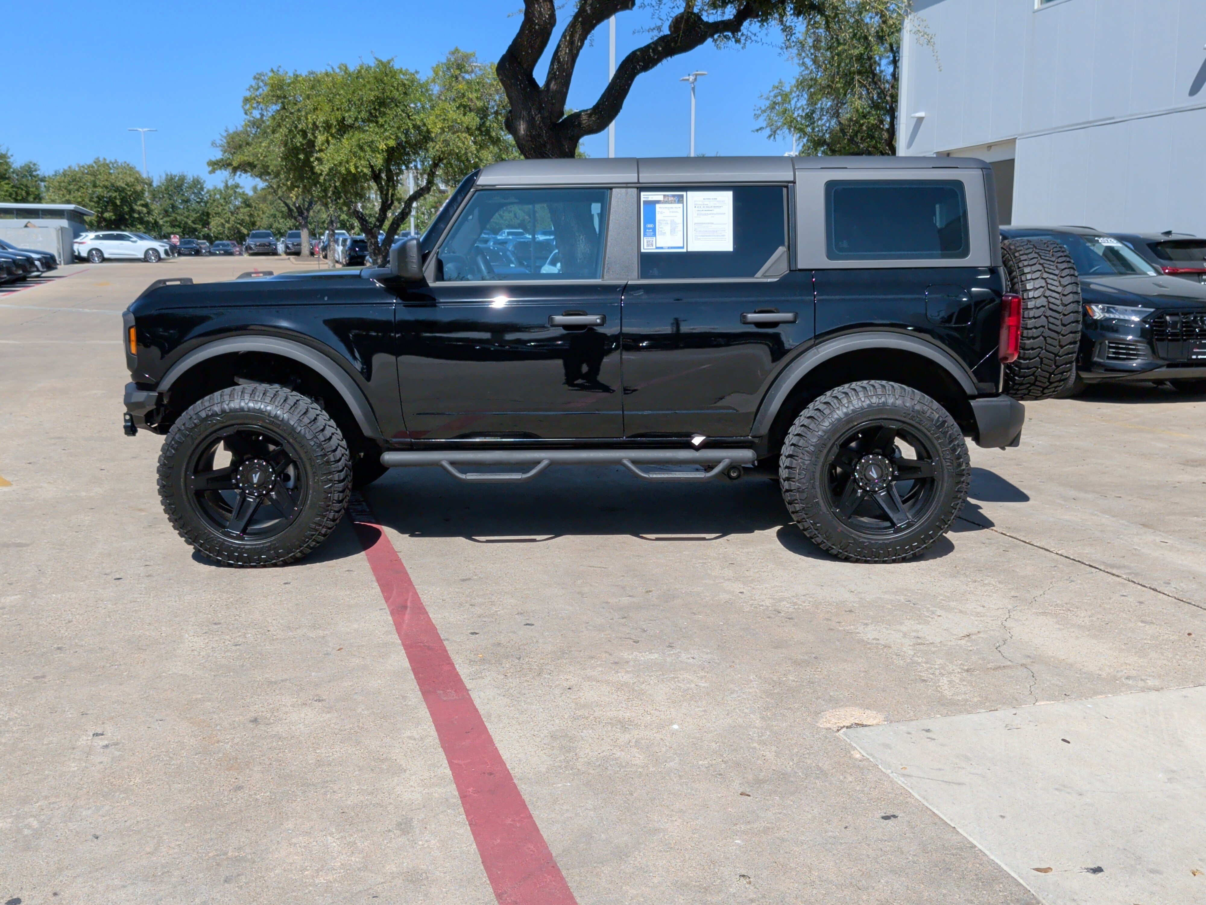 Used 2025 Ford Bronco 4-Door AWD/4WD image 7