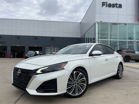 Certified 2023 Nissan Altima 2.5 SL image 1