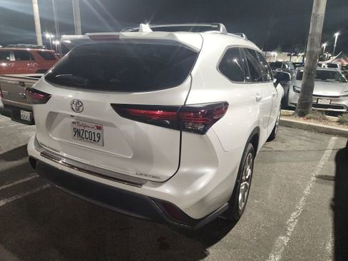Used 2024 Toyota Highlander Limited image 3