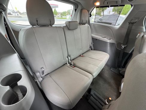 Used 2019 Toyota Sienna XLE image 20