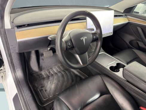 Used 2021 Tesla Model 3 Standard Range Plus image 4