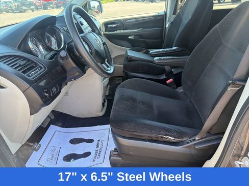 Used 2017 Dodge Grand Caravan SE FWD image 12