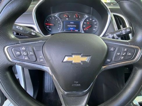 Used 2023 Chevrolet Equinox LT image 18