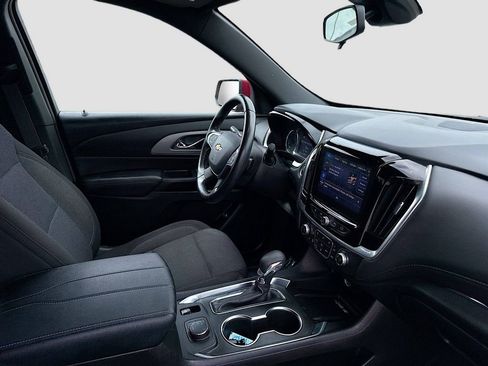Used 2022 Chevrolet Traverse LT image 17