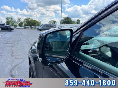 Used 2021 Jeep Grand Cherokee L Summit w/ Luxury Tech Group V AWD/4WD image 17