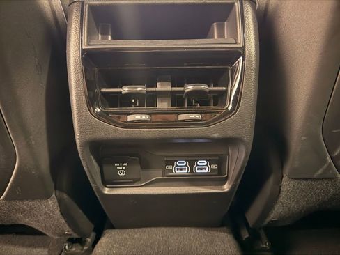 Used 2023 Jeep Grand Cherokee Altitude image 32