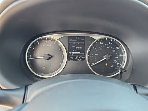 Used 2025 Nissan Kicks Play S image 18