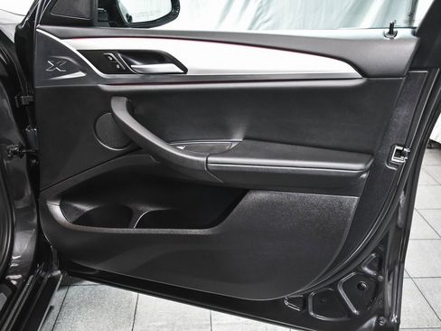 Used 2025 BMW X4 xDrive30i image 15